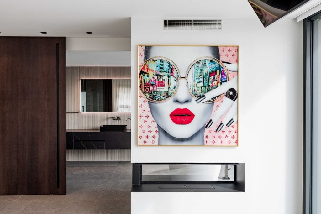 Maquillaje y cosméticos en decoración moderna para bodas atípicas.